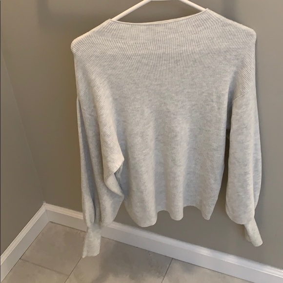 a grey and white blend sweater - Picture 1 of 4